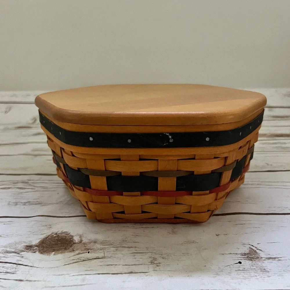 VTG Longaberger Basket Hexagon Natural Wood Lid Liner Blue Red 9in 2001